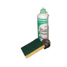 Accessoires et produit de nettoyage. Liquide vaisselle pour l'entretien courant des ustensiles de cuisson