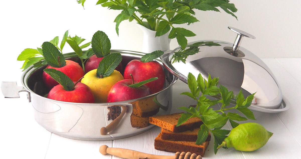 Ingrédients pour la recettes de pommes confites dans la Sauteuse Cuisson Douce Baumstal