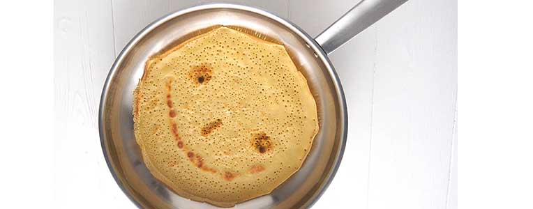 Poêle Baumstal en inox 18/10 avec une crêpe sourire