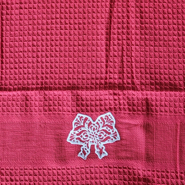 Torchon brodé nid d'abeille en détail