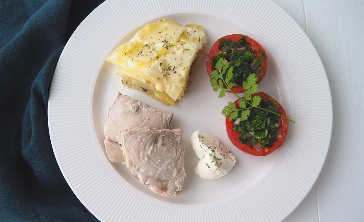 Assiette de présentation pour la recette de gratin au thon