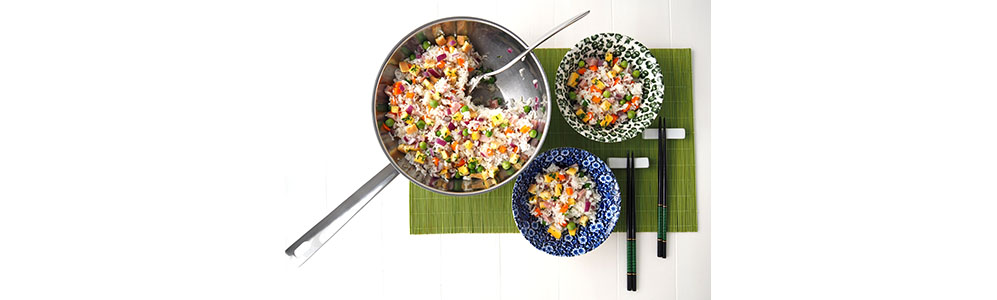 Recette de riz cantonnais avec une cuisson dans le wok