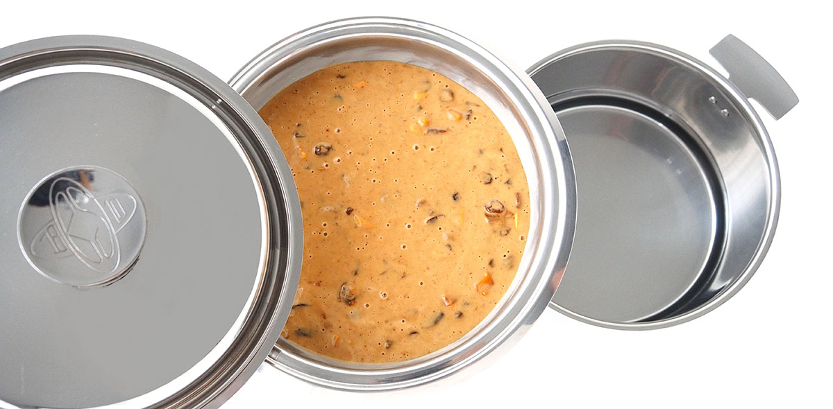 La cuisson du pudding au bain marie